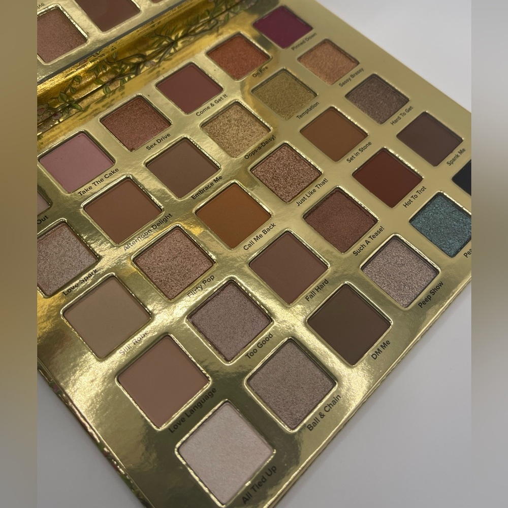 Too faced Natural Lust Eyeshadow Palette with Rich Neutrals and Bold Shades - Picture 4 of 10